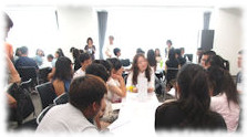 多文化家族の貧困連鎖防止を目的とした一般の方向けの勉強会の様子を写した写真