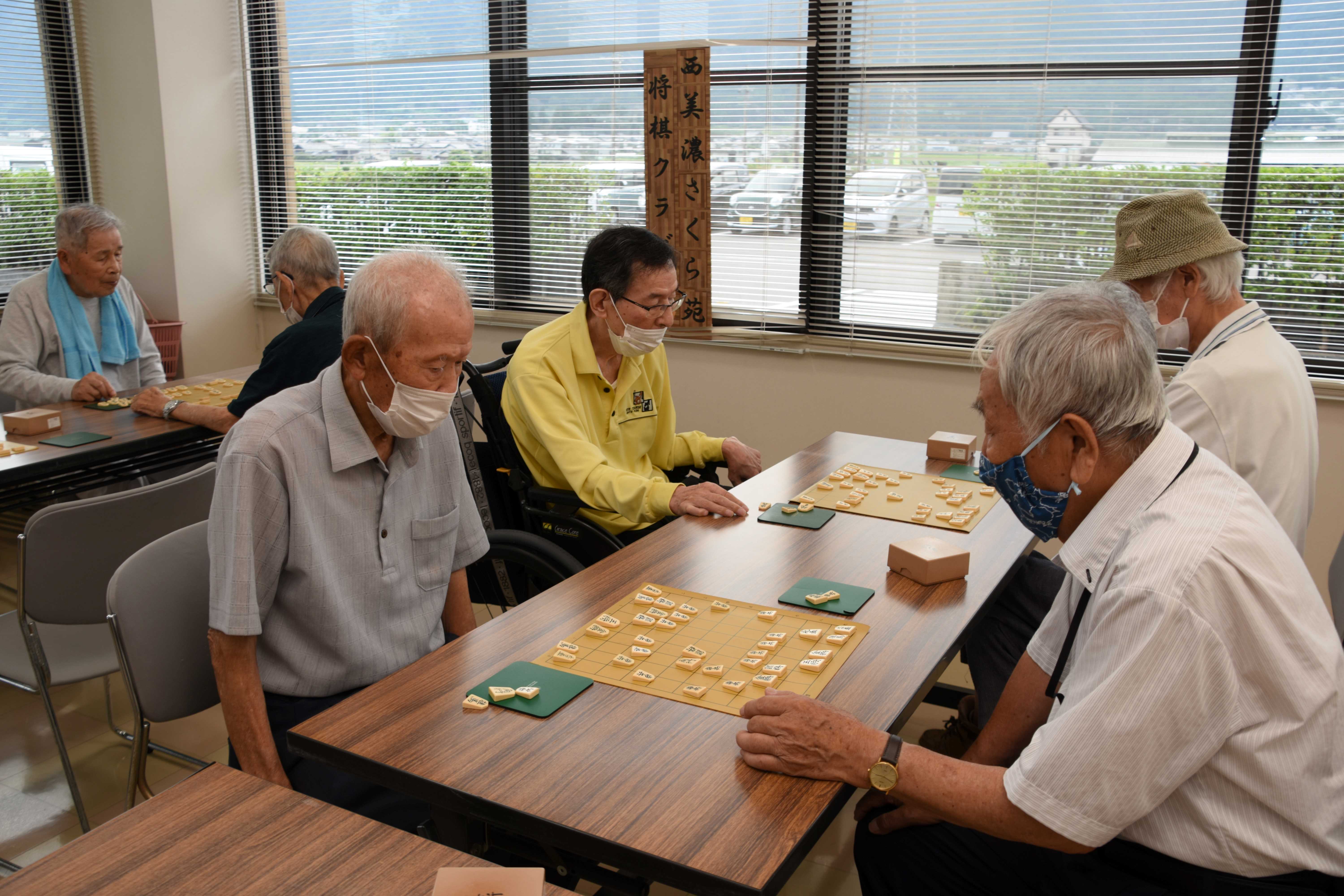 将棋指して脳活性化　池田町、介護施設でクラブ発足