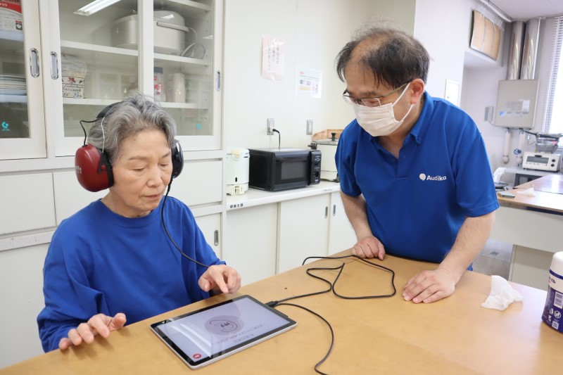 加齢性難聴の早期発見、予防へ聴覚チェックと講話　岡山市が啓発事業スタート