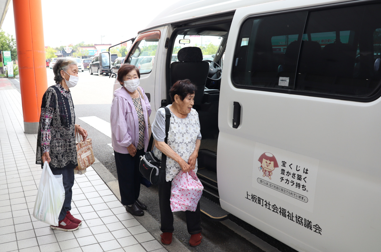 無料送迎車で買い物を　徳島県上板町社会福祉協議会、買い物支援サービス始まる