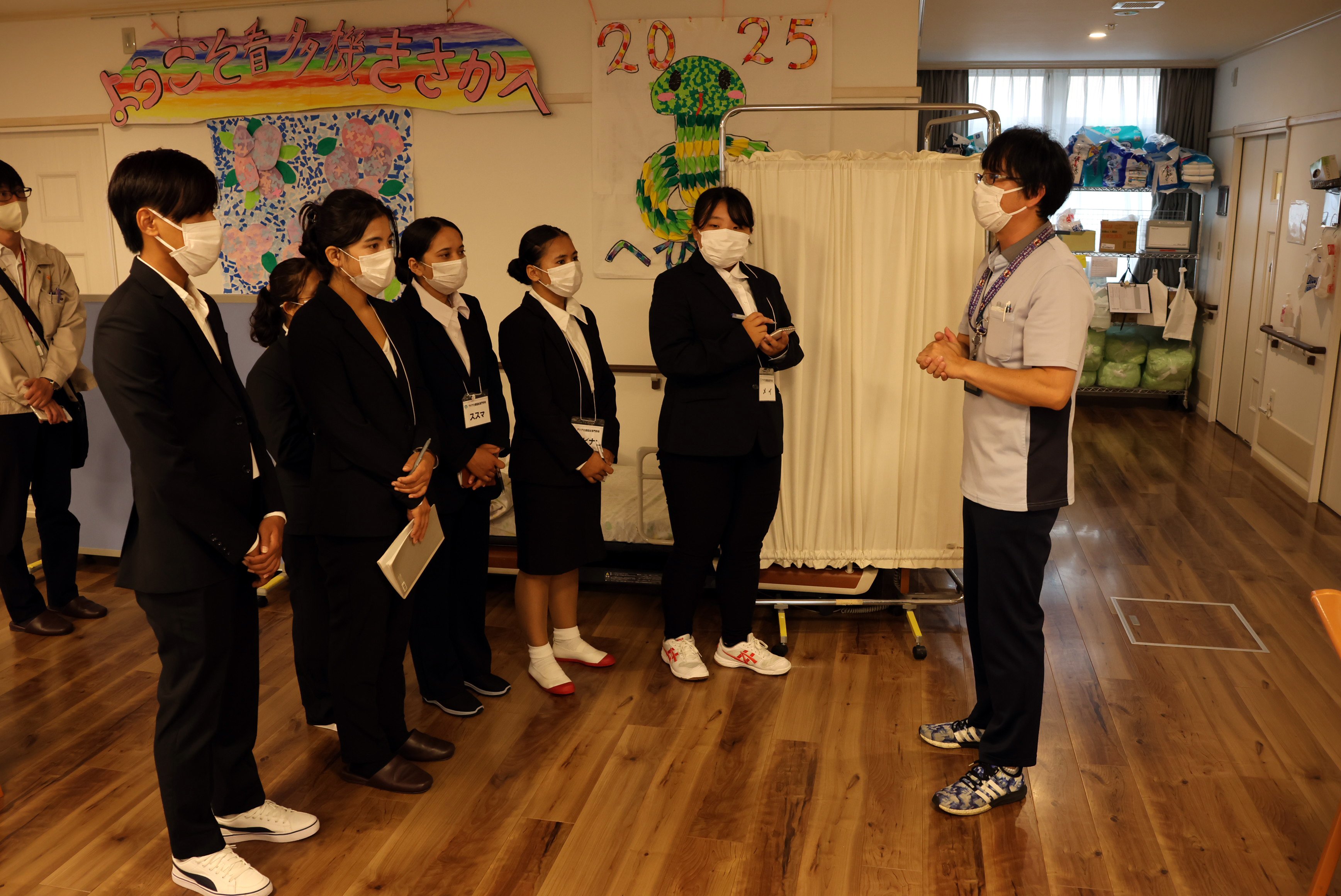 東広島のアジア介護福祉専門学校、福祉の仕事のやりがいなど学ぶ