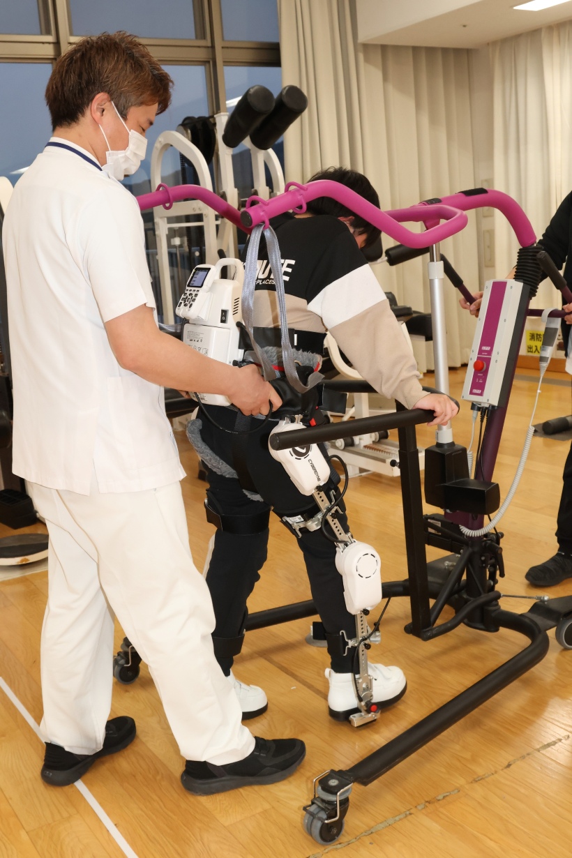 小児用歩行支援ロボット、吉野川市内の病院が導入　筋ジストロフィーなどの患者に保険適用治療が実現
