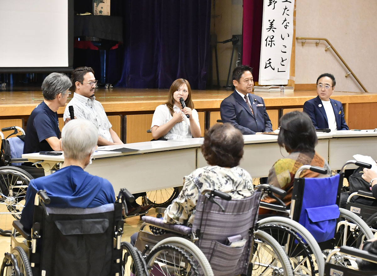 車いす生活体験、新しい価値発見　岩手・八幡平市で「『立たない』で参加するトークとマルシェ」